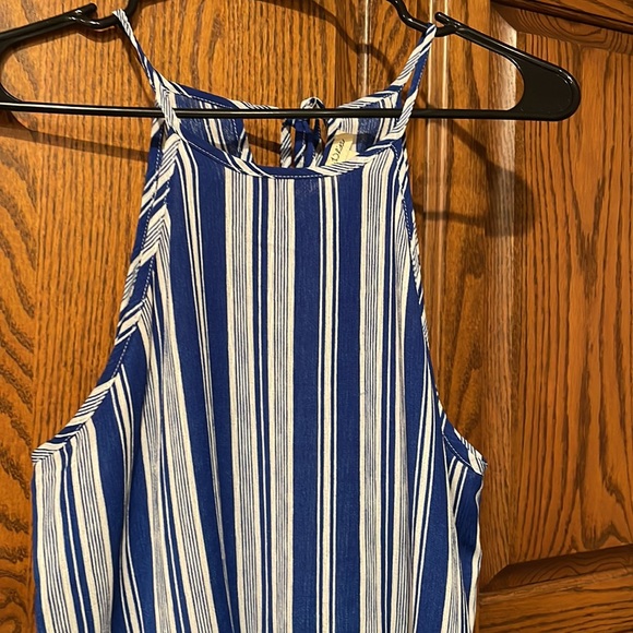 Womans lily, white tank top - Picture 2 of 5